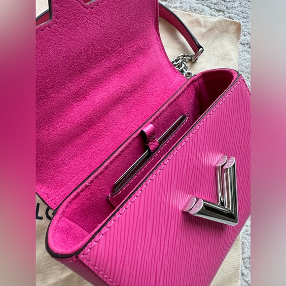 Louis Vuitton a small pink bag, looks like a new! 🩷 - Picture 7 of 15